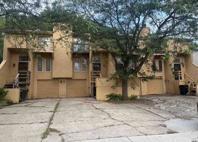 Property at 3613 SW Eveningside Dr, Topeka, KS 66614, 2 beds, 1.5 baths