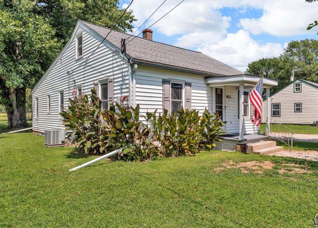 Property at 3714 NE Seward Ave, Topeka, KS 66616, 2 beds, 1.5 baths