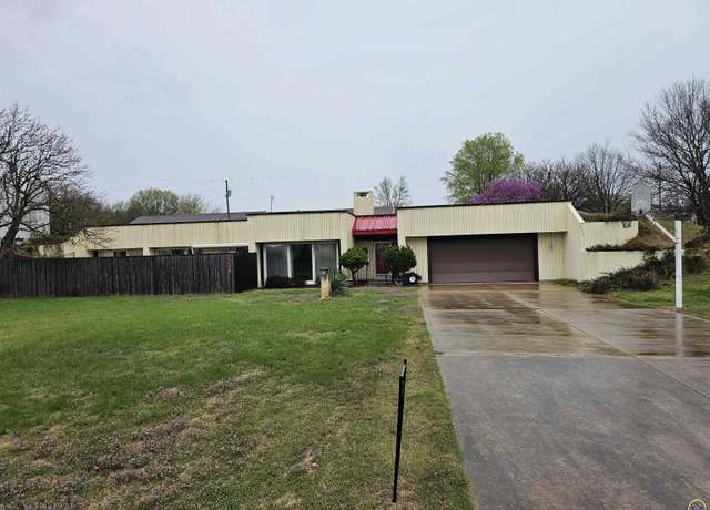 Property at 7224 SW 33rd St, Topeka, KS 66614, 3 beds, 2 baths