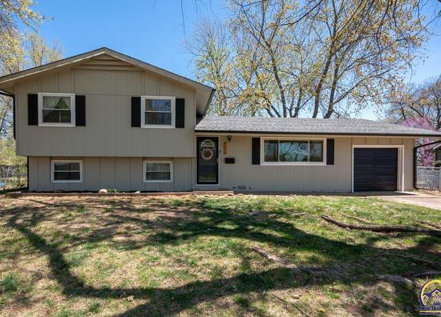 Property at 3512 SW 30th Ter, Topeka, KS 66614, 3 beds, 2 baths