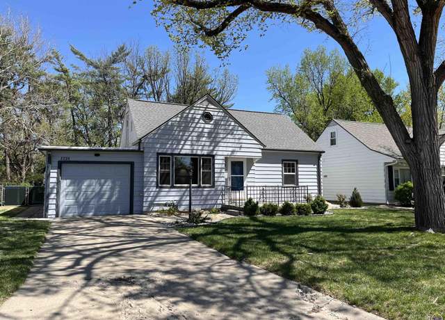Property at 1738 SW Atwood Ave, Topeka, KS 66604, 3 beds, 1.5 baths