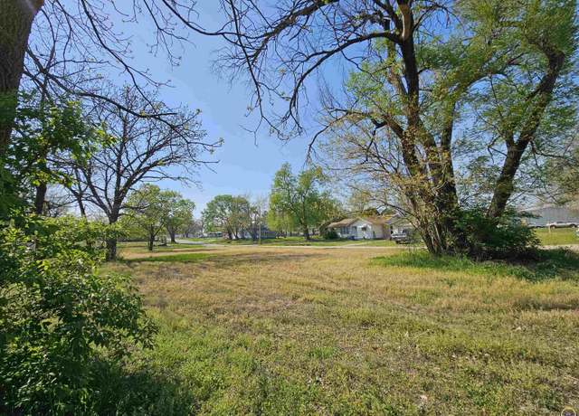 Property at 520 N School St, Eureka, KS 67045