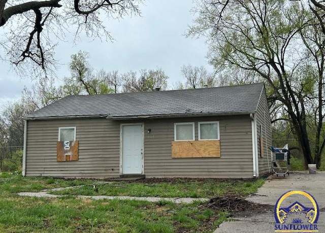 Property at 3361 SE Girard St, Topeka, KS 66605, 2 beds, 1 bath