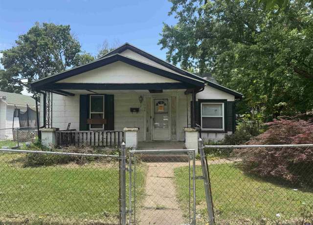 Property at 1024 SW Buchanan St, Topeka, KS 66604, 3 beds, 1.5 baths