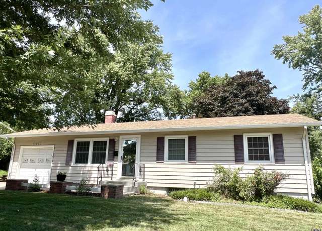 Property at 3230 SW 30th Ter, Topeka, KS 66614, 3 beds, 1.5 baths