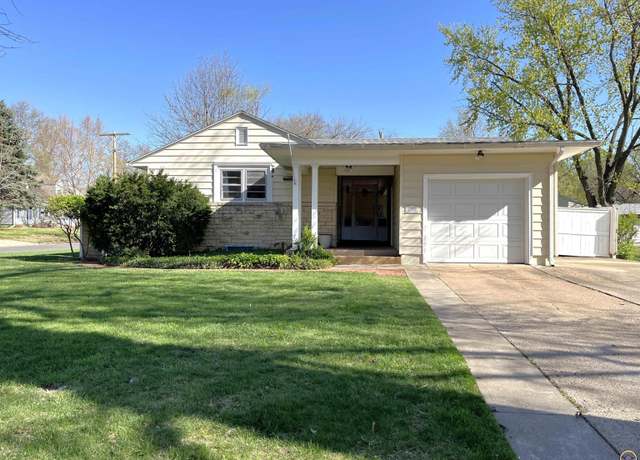 Property at 3320 SW 20th St, Topeka, KS 66604, 2 beds, 1 bath