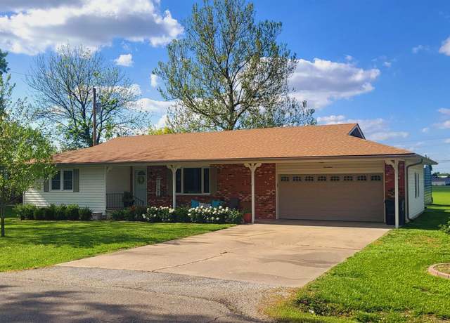 Property at 17 S Martinwood Dr, Osage City, KS 66523, 2 beds, 2 baths