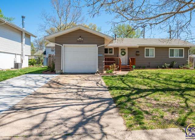 Property at 2842 SW Indian Trl, Topeka, KS 66614, 3 beds, 2 baths