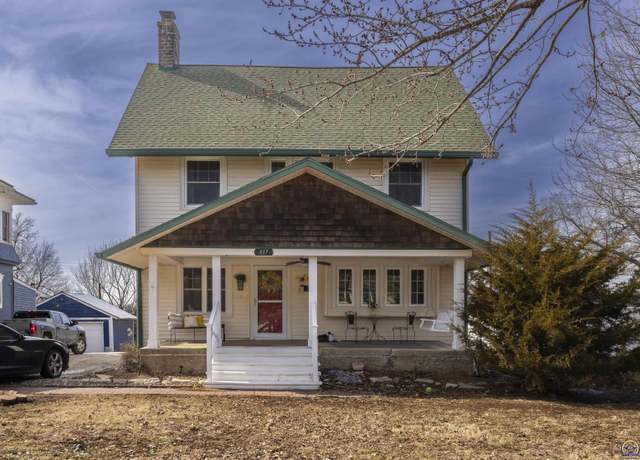 Property at 817 Iowa Ave, Holton, KS 66436, 3 beds, 1.5 baths