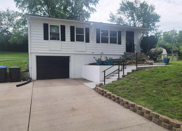Property at 3248 SW Skyline Dr, Topeka, KS 66614, 3 beds, 1.5 baths