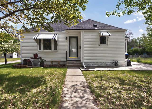Property at 902 SW Frazier Ave, Topeka, KS 66604, 4 beds, 2.5 baths