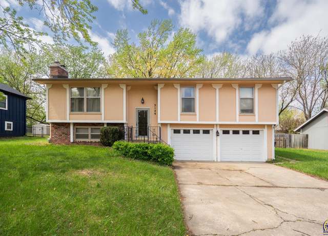 Property at 3129 SW Chelsea Dr, Topeka, KS 66614, 3 beds, 2 baths