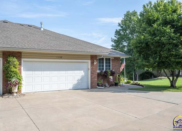 Property at 1138 SW Red Oaks Pl, Topeka, KS 66615, 3 beds, 3 baths