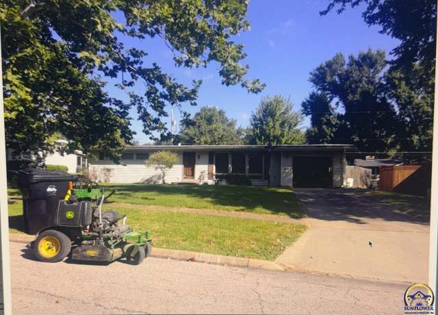 Property at 1630 SW 28th Ter, Topeka, KS 66611, 3 beds, 2 baths