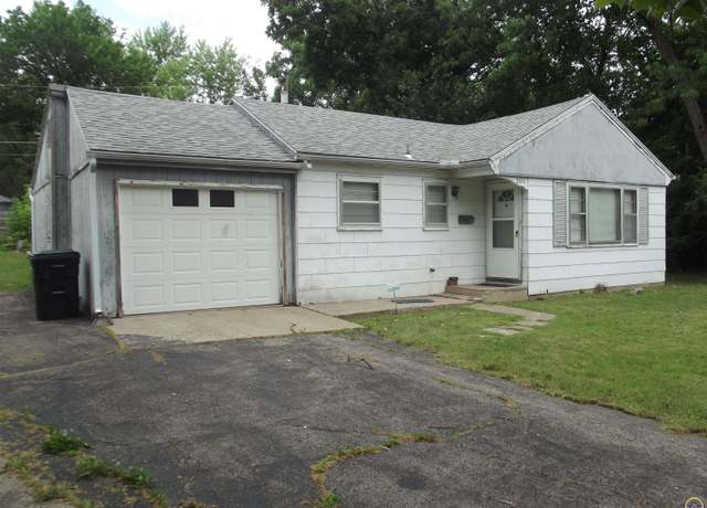 Property at 2305 SW Seabrook Ave, Topeka, KS 66614, 2 beds, 1 bath