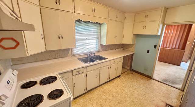 Photo of 1127 SE Locust St, Topeka, KS 66607