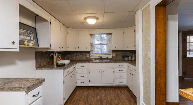 Photo of 425 Nebraska Ave, Holton, KS 66436