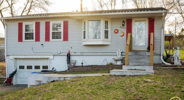 Photo of 3212 SW Skyline Dr, Topeka, KS 66614