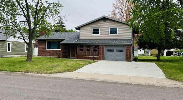 Photo of 808 Pioneer St, Seneca, KS 66538