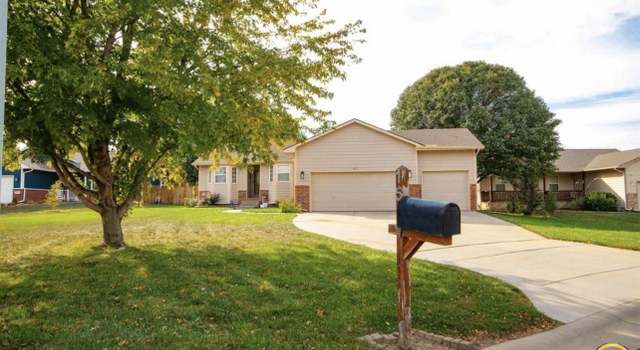 Photo of 1511 E Village Estates Ct, Wichita, KS 67219