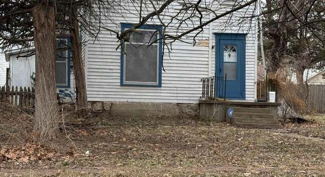 Photo of 1185 SW Macvicar Ave, Topeka, KS 66604