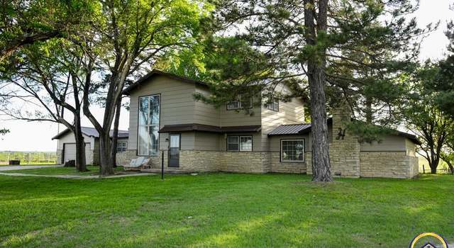 Photo of 1104 V Rd, Eureka, KS 67045