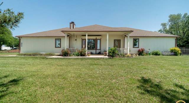 Photo of 400 Cheyenne Dr, Holton, KS 66436
