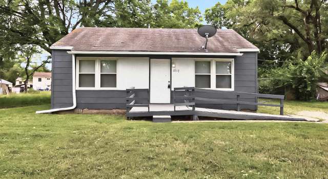 Photo of 1017 SE Pinecrest Dr, Topeka, KS 66605