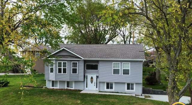 Photo of 111 Navajo Ave, Hiawatha, KS 66434