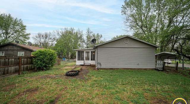 Photo of 202 Melody Ln, Carbondale, KS 66414