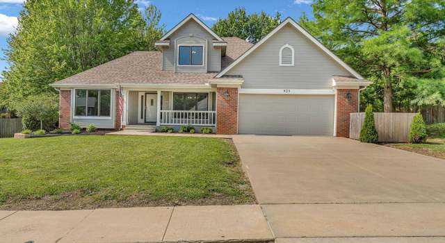 Photo of 925 SE Oakridge Ln, Topeka, KS 66609