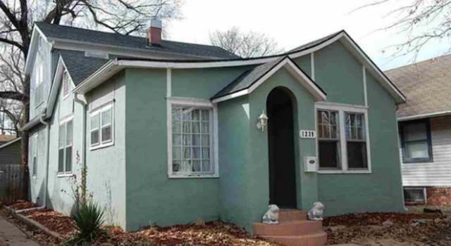 Photo of 1239 SW Macvicar Ave, Topeka, KS 66604