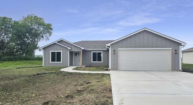 Photo of 203 Clay Ave, Carbondale, KS 66414
