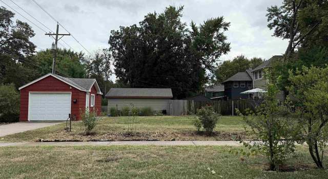 Photo of 621 W 11th St, Emporia, KS 66801