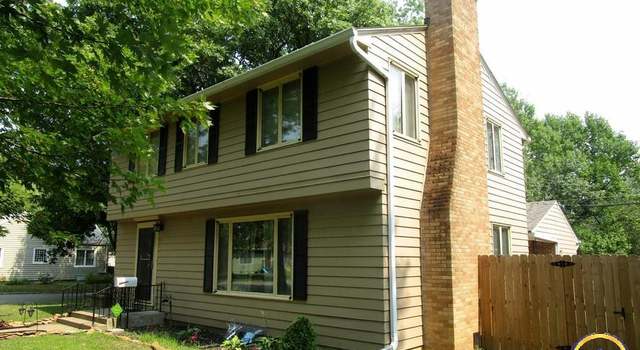 Photo of 900 SW Anderson Ter, Topeka, KS 66606