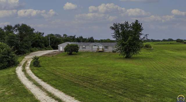 Photo of 750 SE 93rd St, Wakarusa, KS 66546