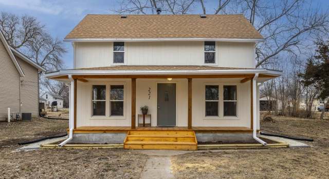 Photo of 221 Lincoln Ave, Holton, KS 66436