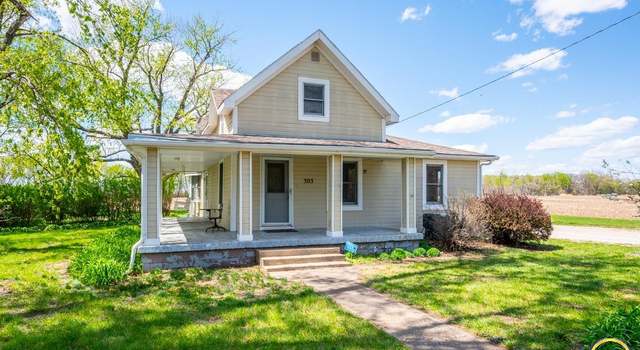 Photo of 303 Walnut St, Rossville, KS 66533
