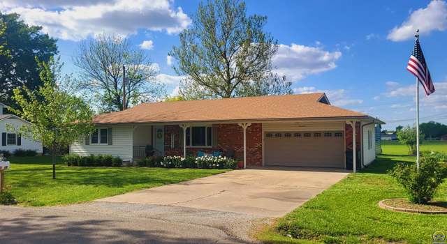 Photo of 17 S Martinwood Dr, Osage City, KS 66523