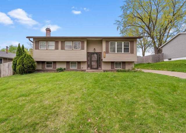 Property at 4725 N Harrison St, Davenport, IA 52806, 4 beds, 2 baths