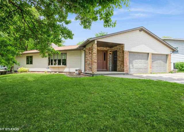 Property at 1472 Valley View Dr, Coralville, IA 52241, 4 beds, 3 baths
