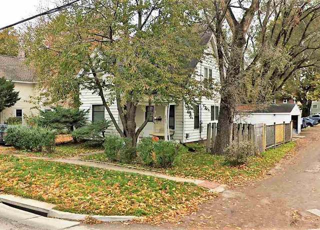 Property at 320 N Dodge St, Iowa City, IA 52240, 3 beds, 1 bath