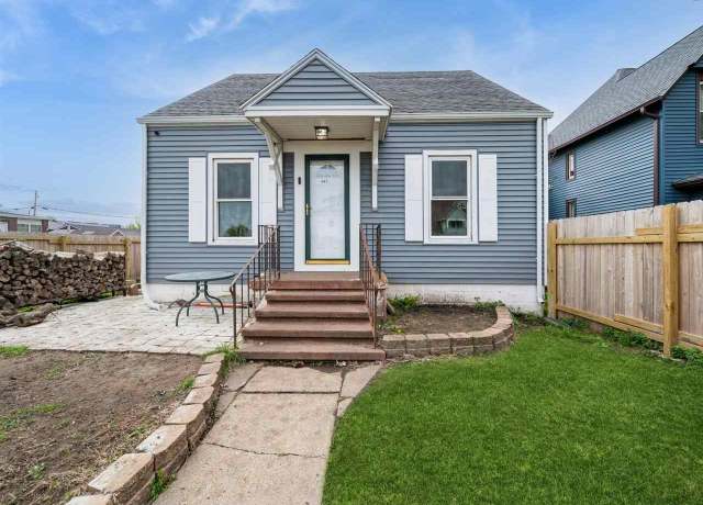 Property at 901 NW A Ave, Cedar Rapids, IA 52405, 3 beds, 1 bath