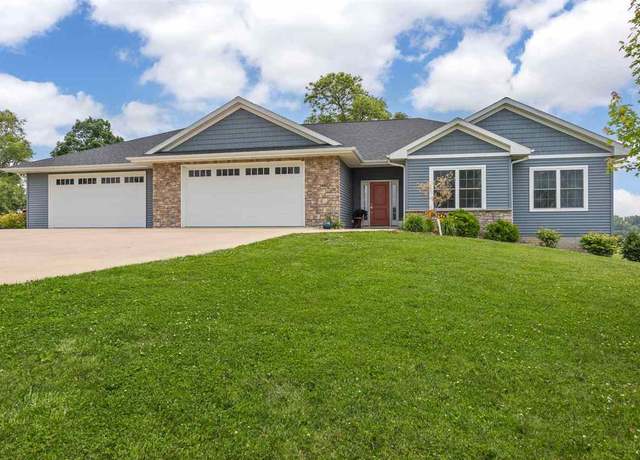 Property at 1062 Oak View Ct, Tipton, IA 52772, 7 beds, 4.5 baths
