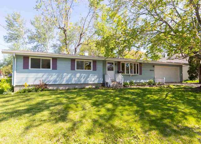 Property at 1002 E Jefferson St, Washington, IA 52353, 3 beds, 1.5 baths