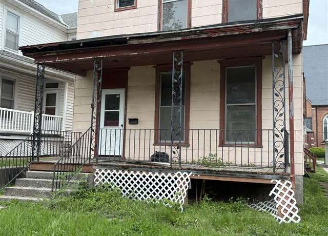 Property at 913 Timea St, Keokuk, IA 52632, 2 beds, 2 baths