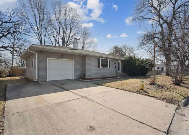 Property at 125 Circle Dr, Manchester, IA 52057, 5 beds, 2 baths