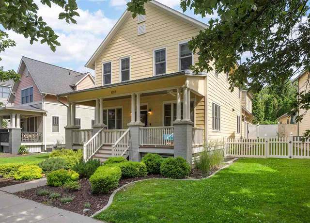 Property at 1072 Foster Rd, Iowa City, IA 52245, 4 beds, 3.5 baths