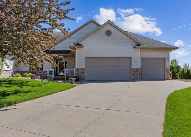 Property at 607 Hillview Dr, Fairfax, IA 52228, 4 beds, 3.5 baths