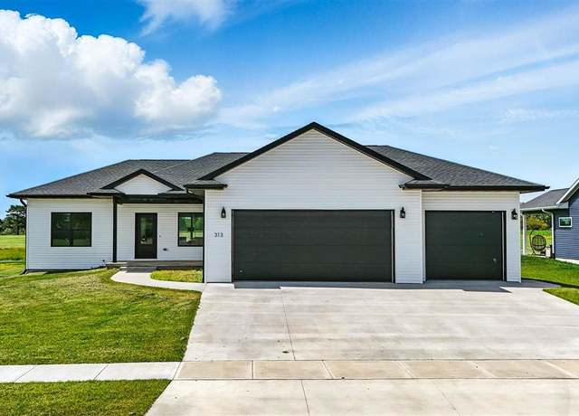 Property at 313 Augusta National Blvd, Washington, IA 52353, 3 beds, 2 baths
